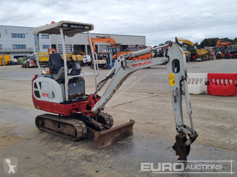Escavadora Takeuchi TB216