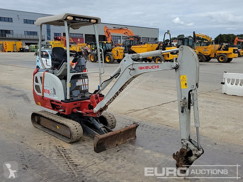 Escavadora Takeuchi TB216