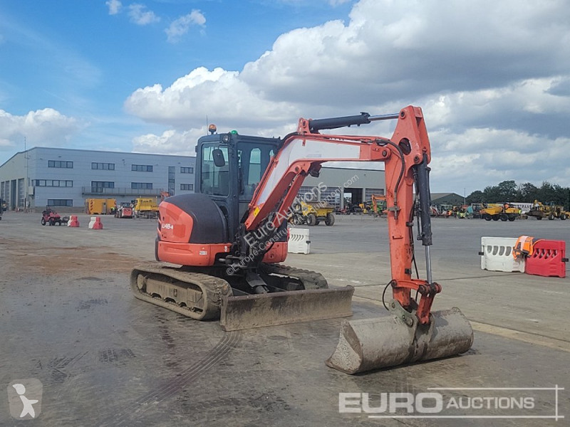 Lopatový nakládač Kubota U48-4