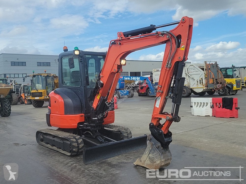 Lopatový nakládač Kubota U36-4