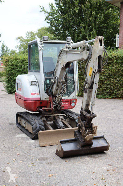 جرافة Takeuchi 0