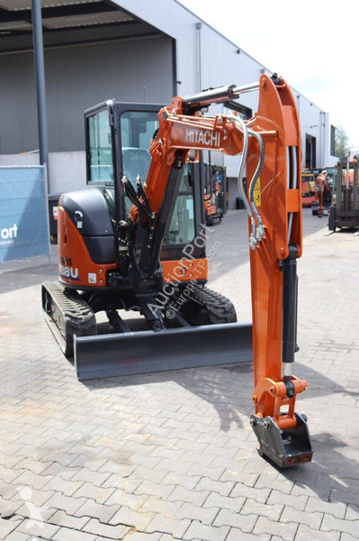 Escavadora Hitachi ZX38U-6 CLR