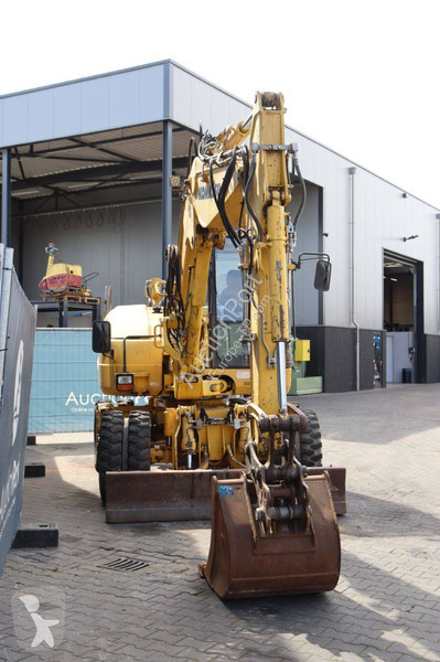 Escavatore Komatsu MR-8