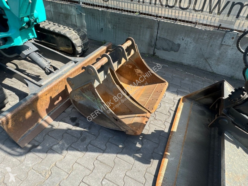 Escavadora Kobelco 35 SR
