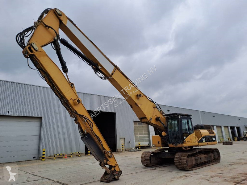 Excavadora Caterpillar UHD