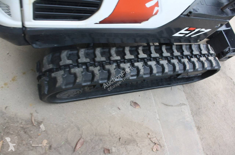 جرافة Bobcat E17