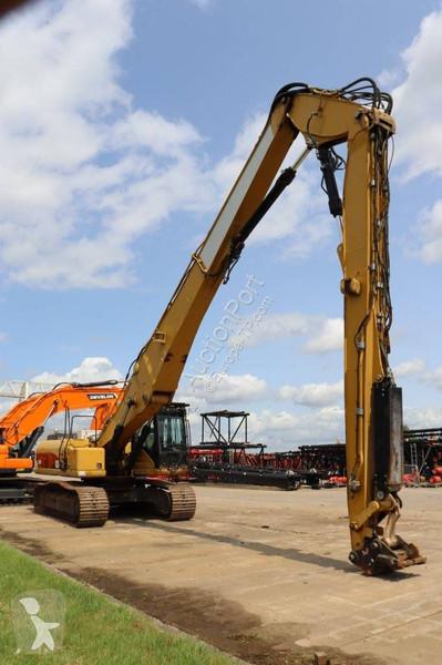 جرافة Caterpillar UHD