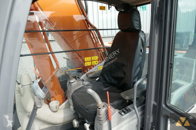 Lopatový nakládač Hitachi Long reach