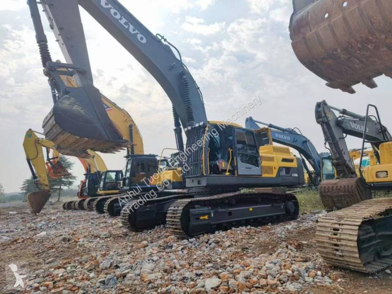 جرافة Volvo