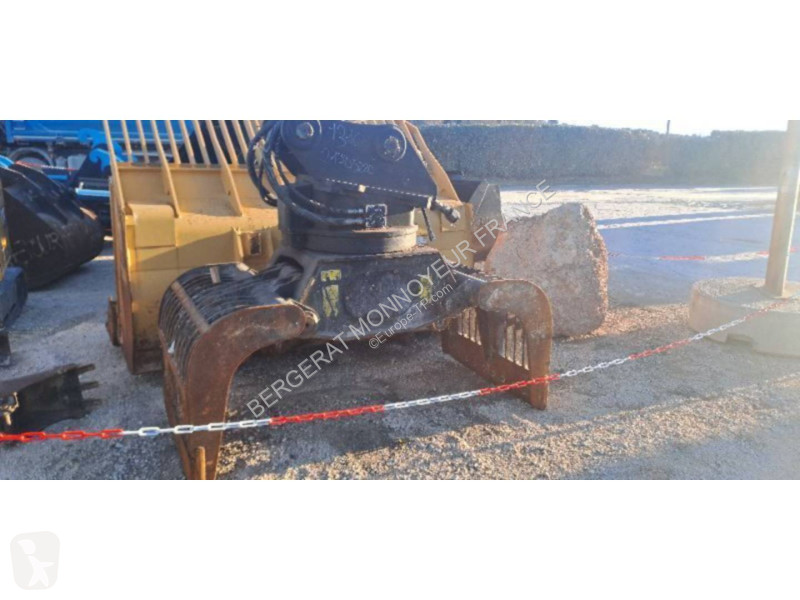Rýpadlo Caterpillar MH3026