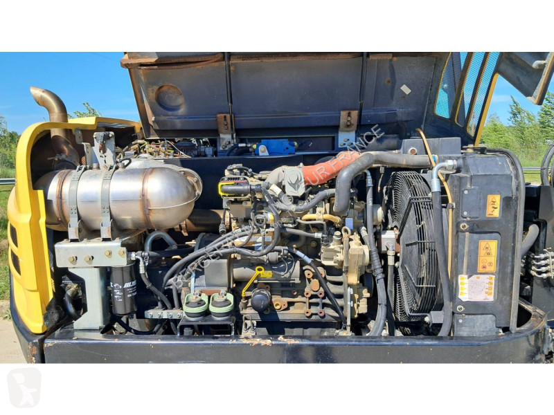 جرافة Yanmar SV120