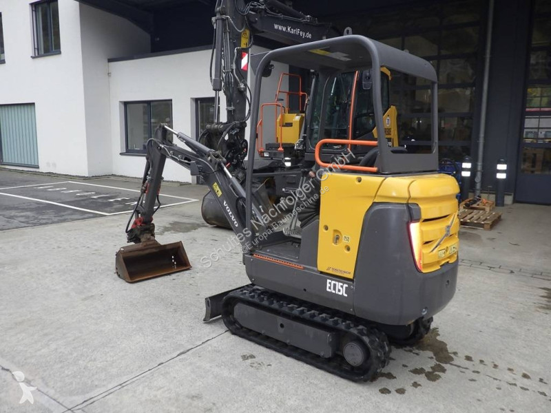 جرافة Volvo EC 15 C