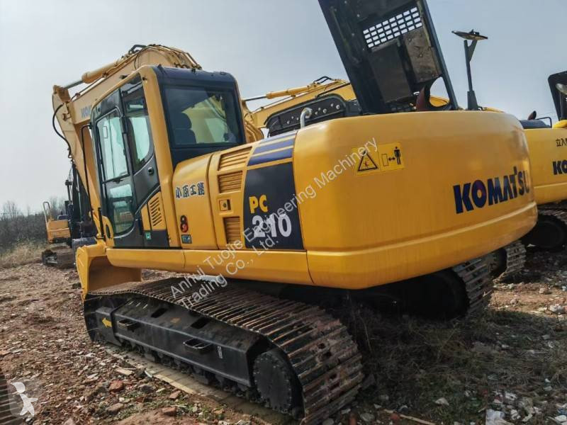 جرافة Komatsu PC210