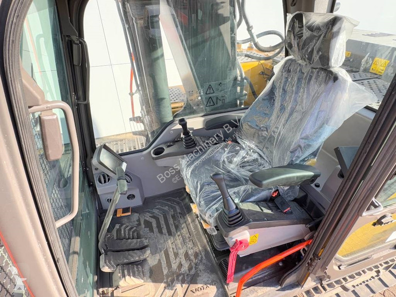 Rýpadlo Volvo + Maxx 2000 Hammer New / Unused