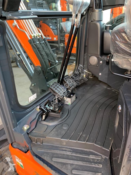 Rýpadlo Hitachi ZX26U-6 CR