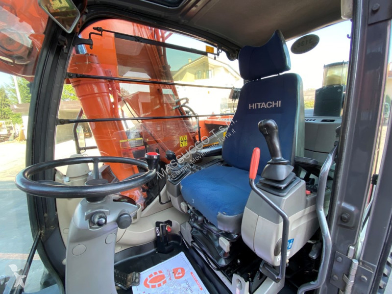 Rýpadlo Hitachi
