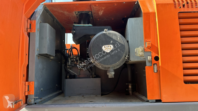 Escavatore Hitachi T-3