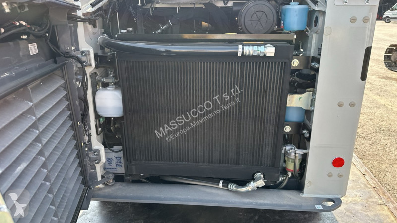 Lopatový nakládač Takeuchi TL10V-2
