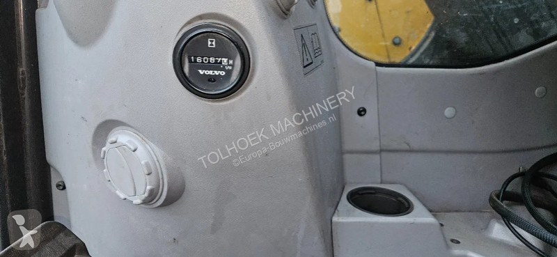 Escavatore Volvo ECR 235