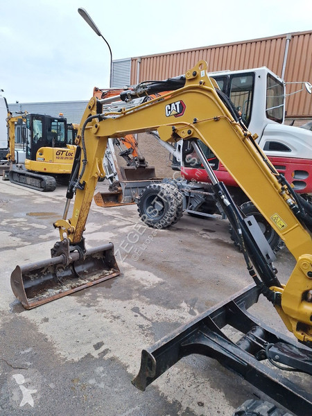 Экскаватор Caterpillar .7