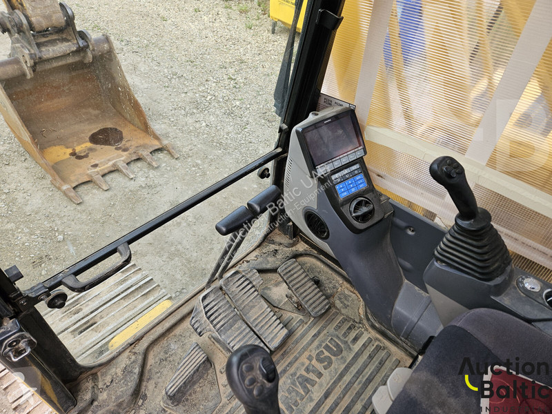 جرافة Komatsu 11