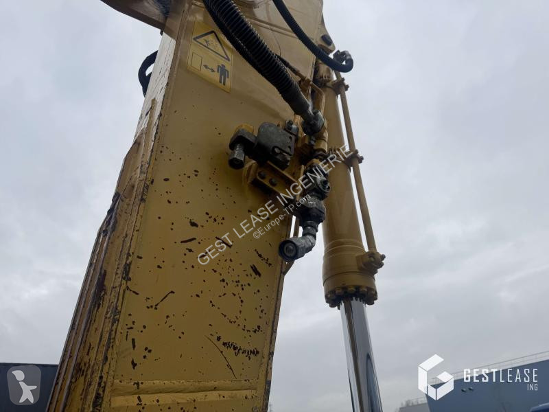 جرافة Komatsu 11