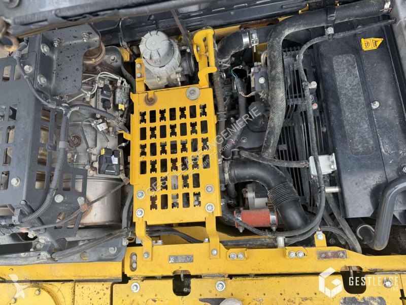 جرافة Komatsu 11