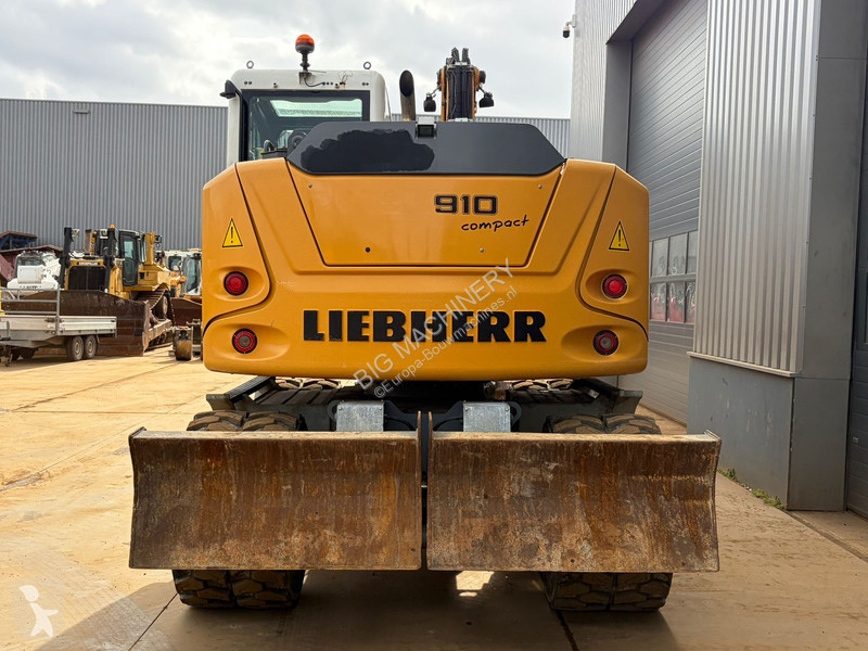 جرافة Liebherr Compact
