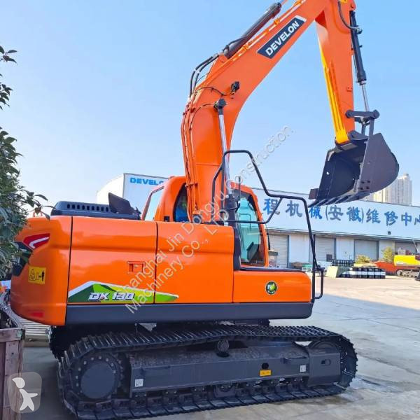 Lopatový nakládač Develon DX130