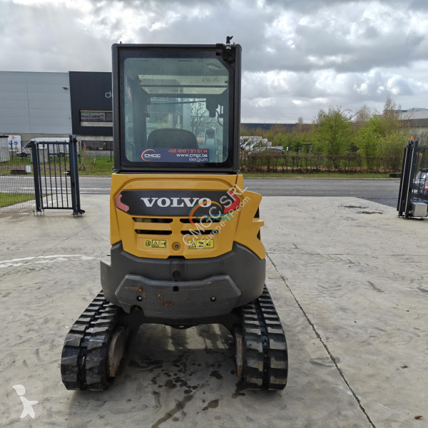 جرافة Volvo ECR25D