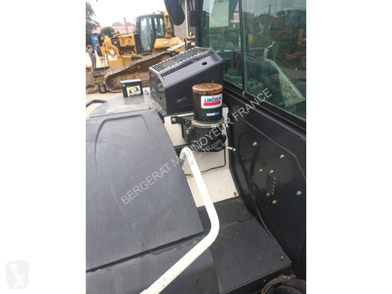 جرافة Yanmar SV100