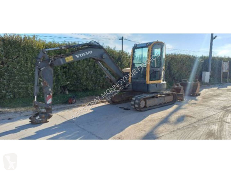 جرافة Volvo ECR58