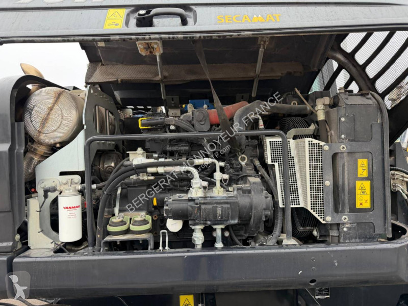 Экскаватор Yanmar B95W