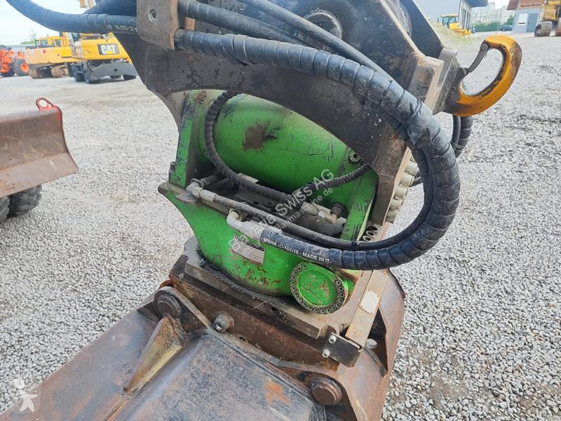 جرافة Volvo EW160