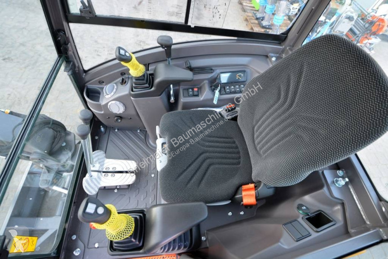 جرافة Volvo ECR D