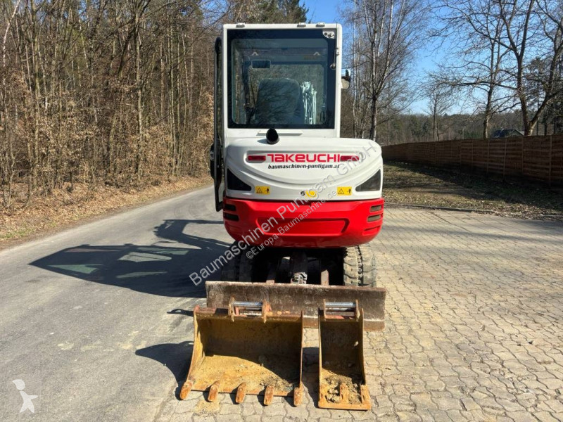 جرافة Takeuchi 230