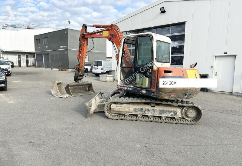 جرافة Kubota 1012