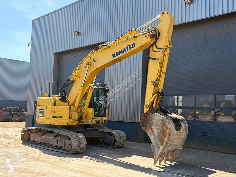 جرافة Komatsu 8