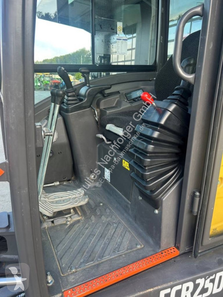 Lopatový nakládač Volvo ECR D