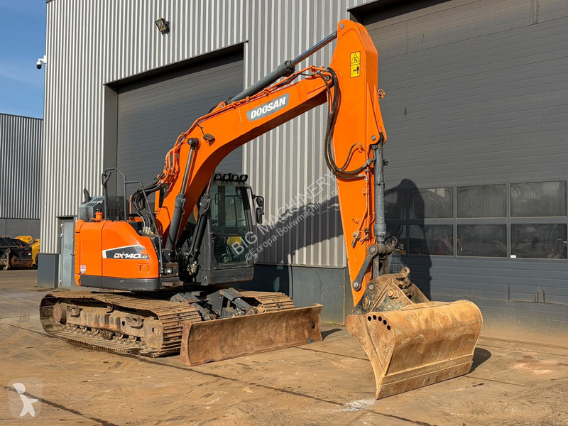 جرافة Doosan 5