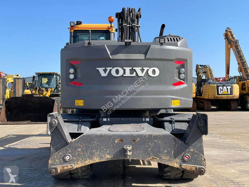 جرافة Volvo