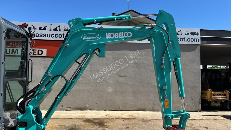 جرافة Kobelco SK28SR-6E