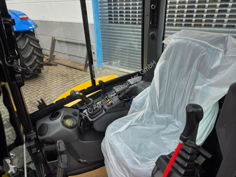 Lopatový nakládač New Holland  E38D