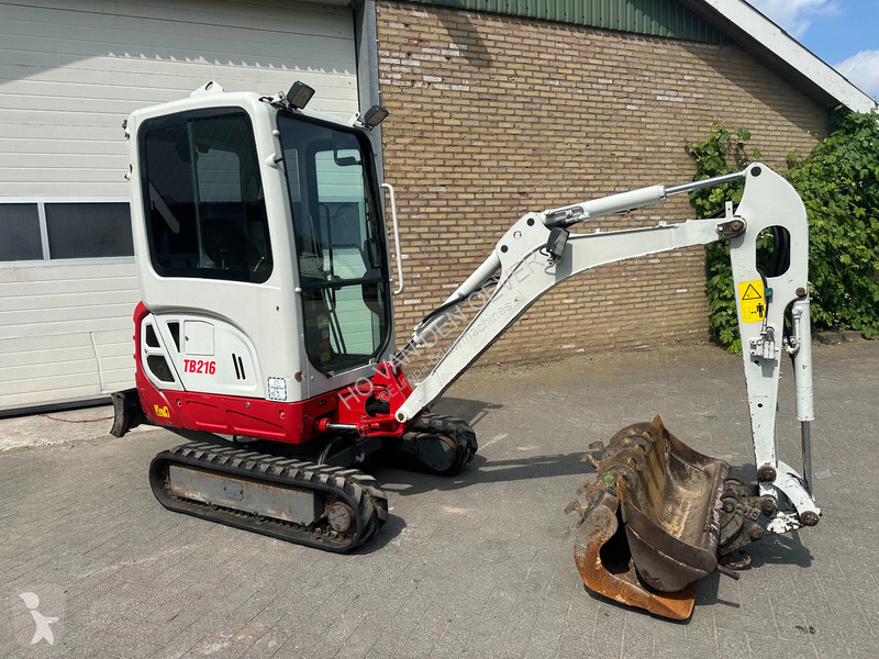 جرافة Takeuchi TB216