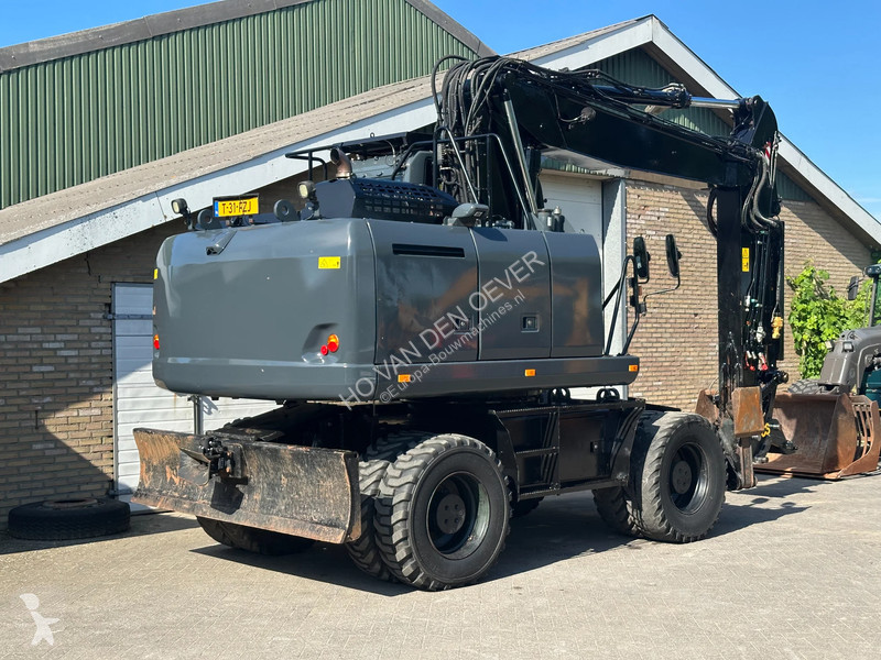 جرافة Komatsu 10