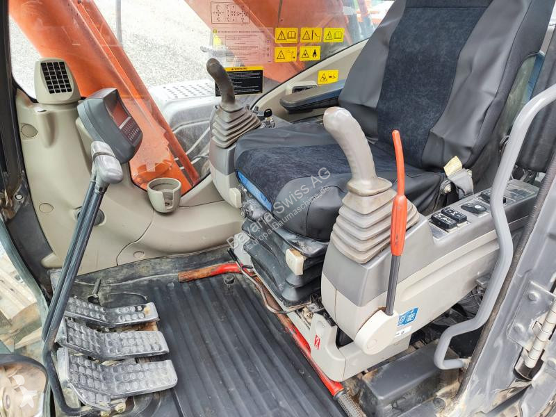 Lopatový nakládač Hitachi 3