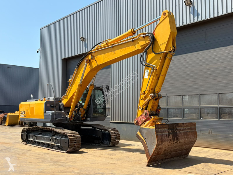 Lopatový nakládač Hitachi 3