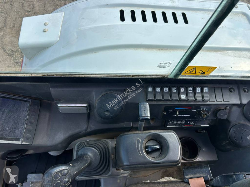 Rýpadlo Takeuchi TB240