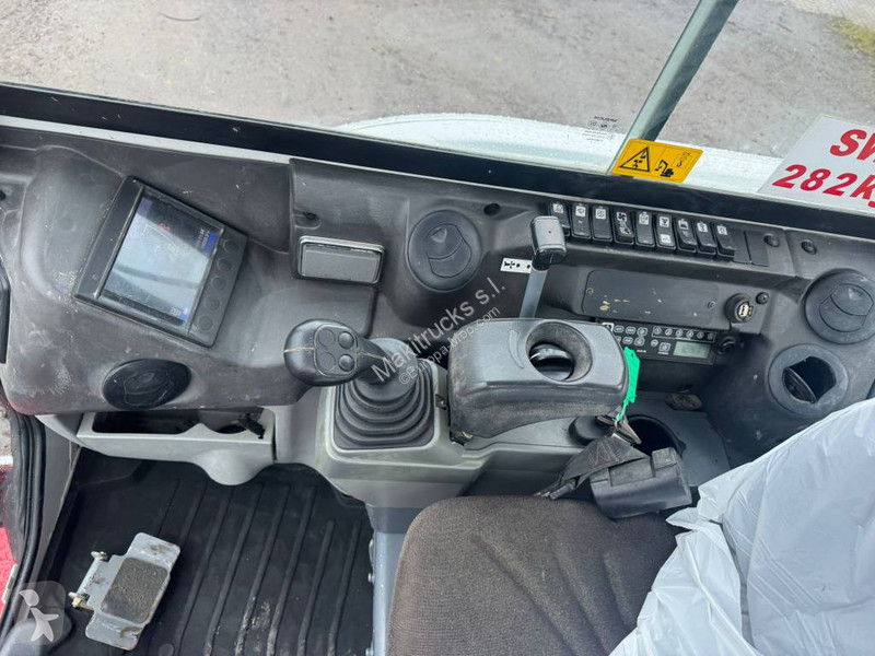 Lopatový nakládač Takeuchi 230