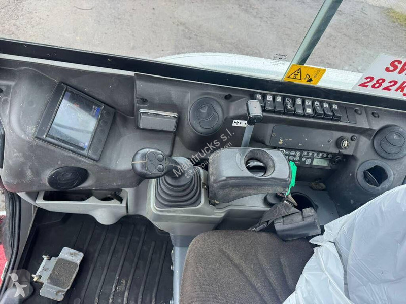 Lopatový nakládač Takeuchi 230